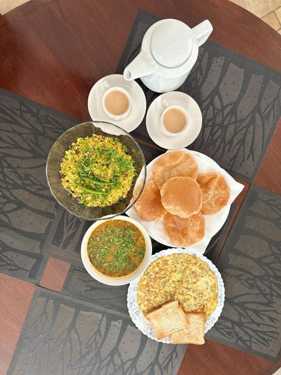 M Jia: Beachside Pool With Free Breakfast Candolim