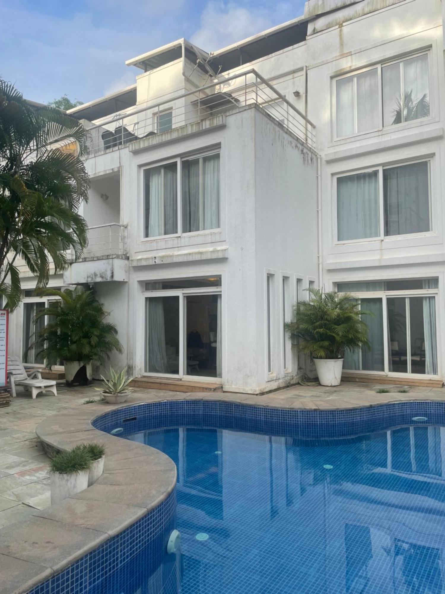 M Jia: Beachside Pool With Free Breakfast