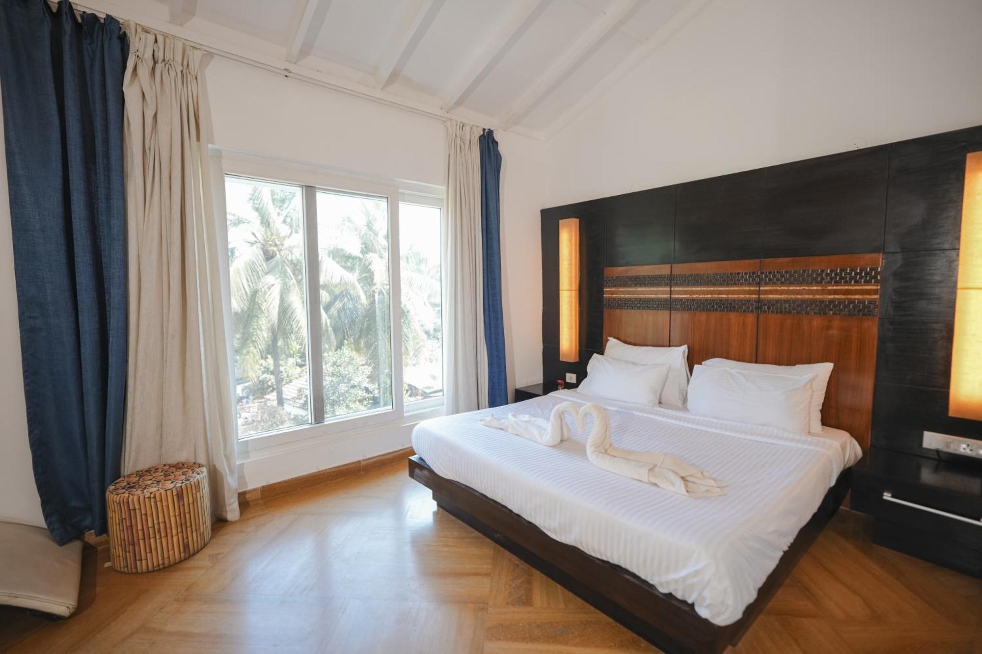 Villa M Jia: Beachside Pool With Free Breakfast *