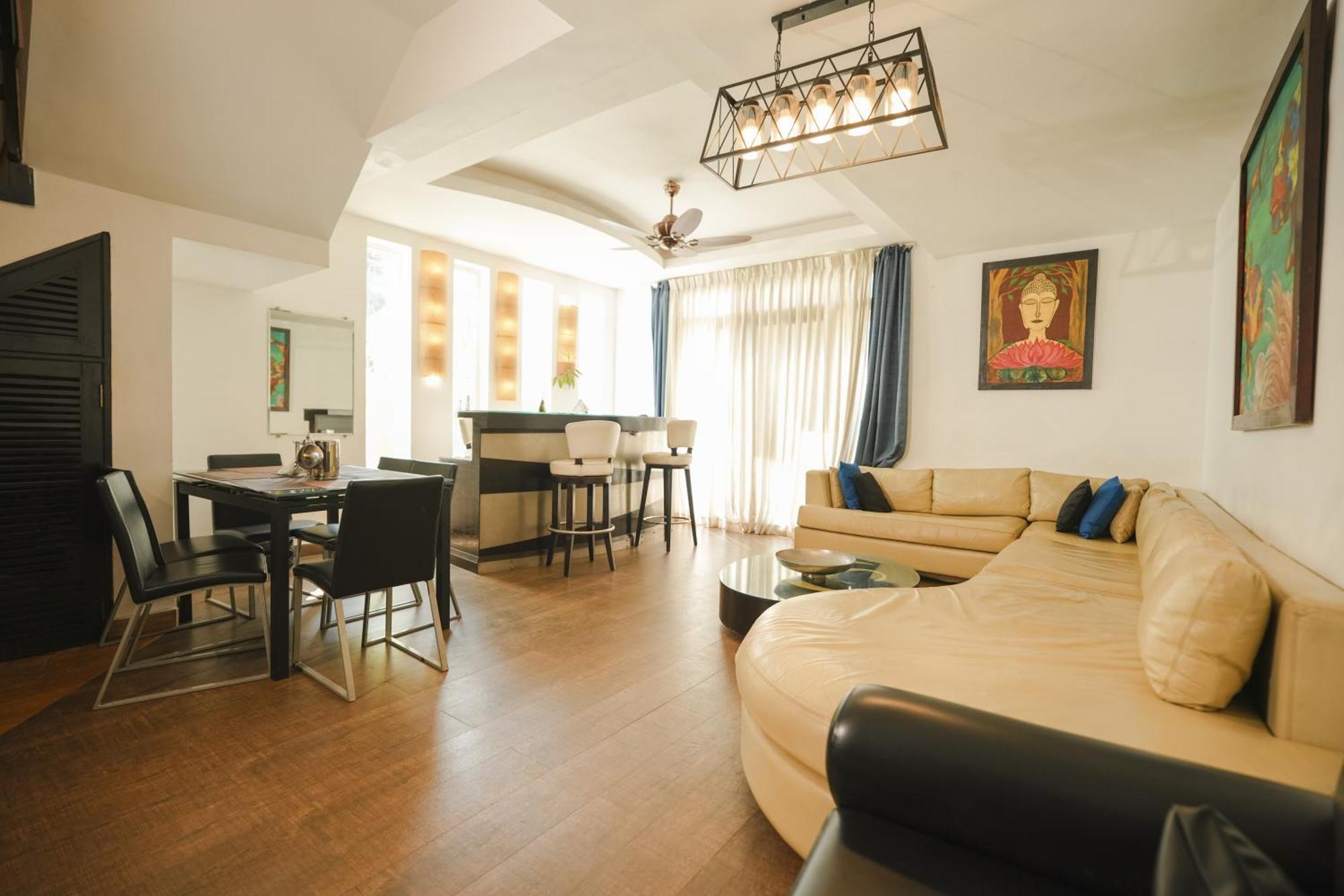 M Jia: Beachside Pool With Free Breakfast Villa Candolim