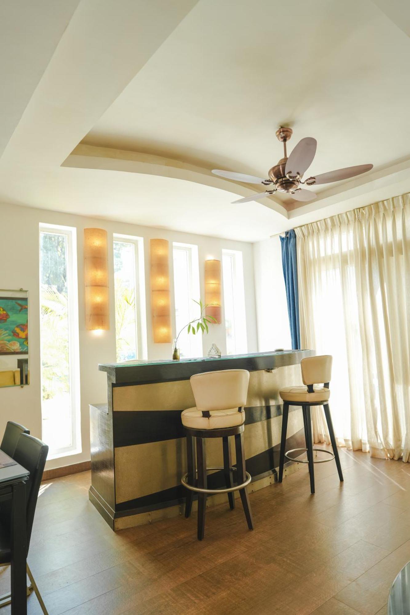 Villa M Jia: Beachside Pool With Free Breakfast