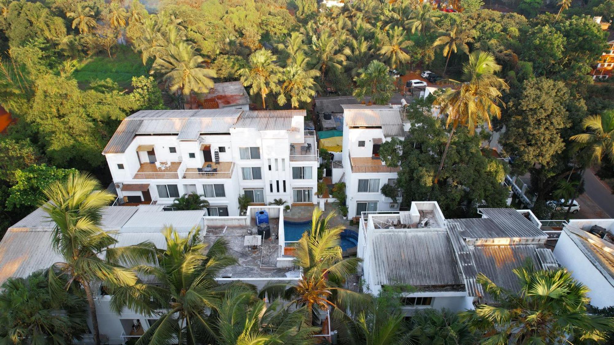 M Jia: Beachside Pool With Free Breakfast Candolim