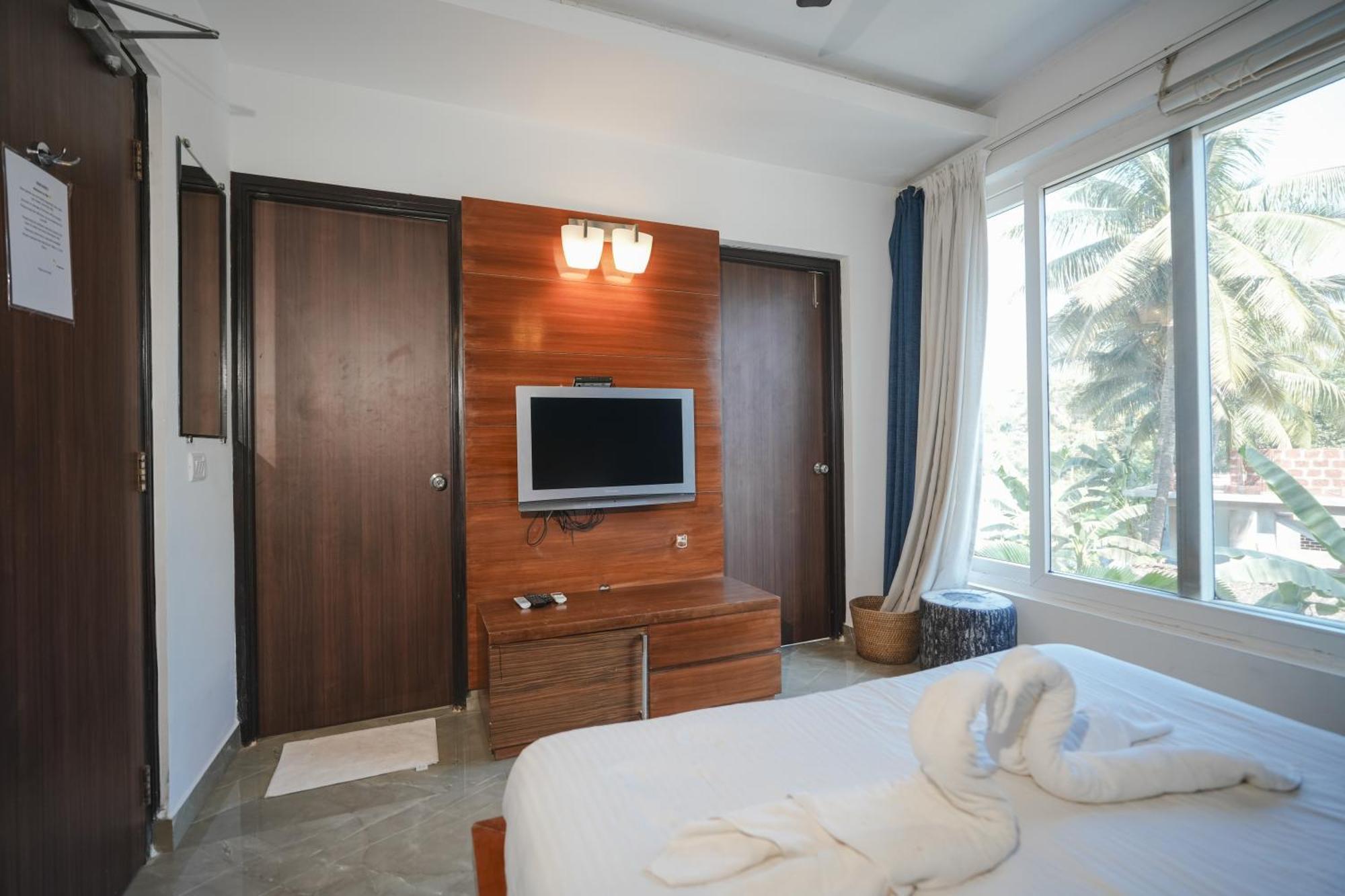 M Jia: Beachside Pool With Free Breakfast Villa