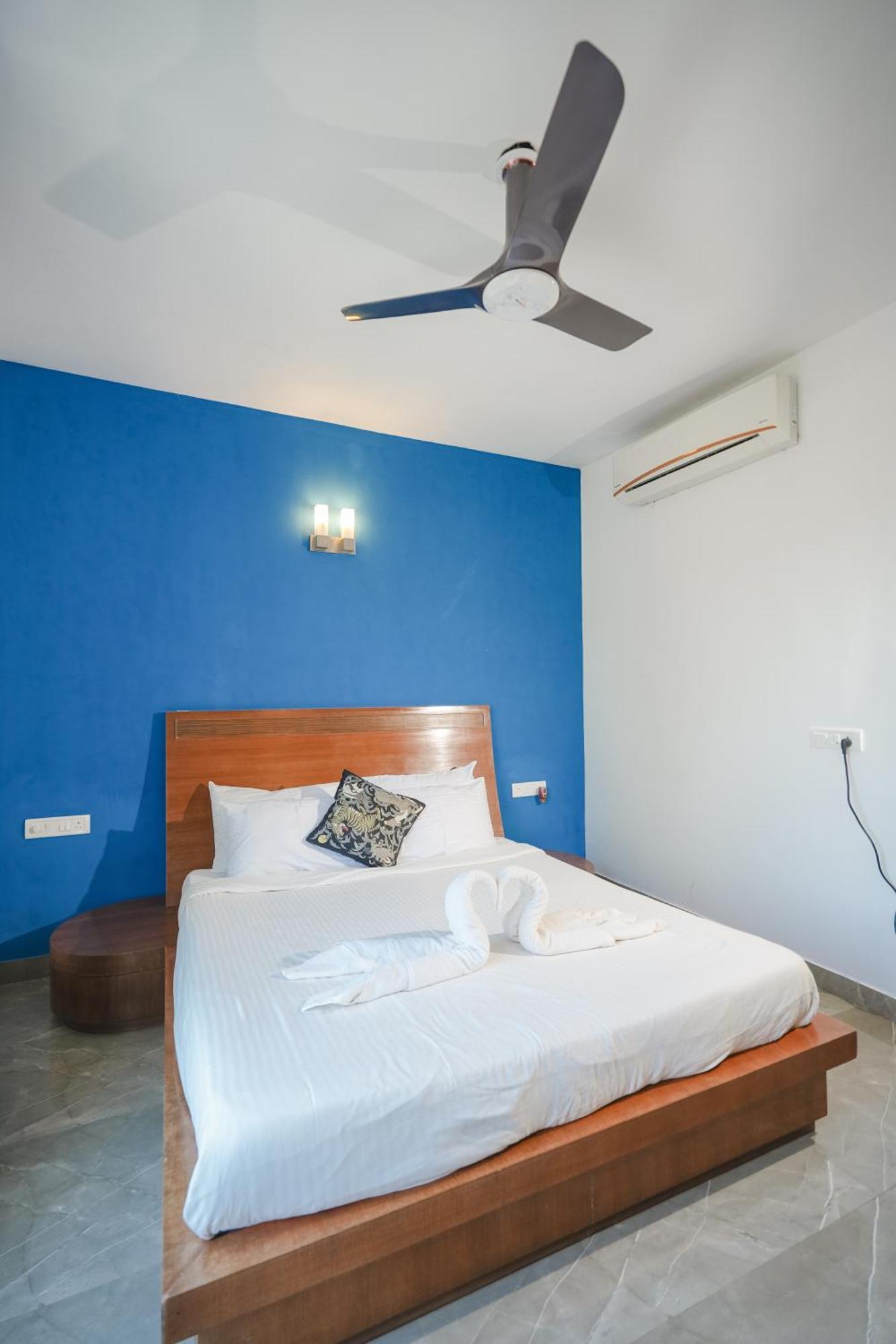 Villa M Jia: Beachside Pool With Free Breakfast