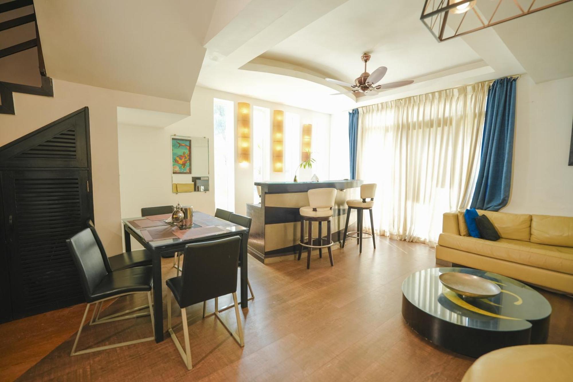 M Jia: Beachside Pool With Free Breakfast Villa Candolim