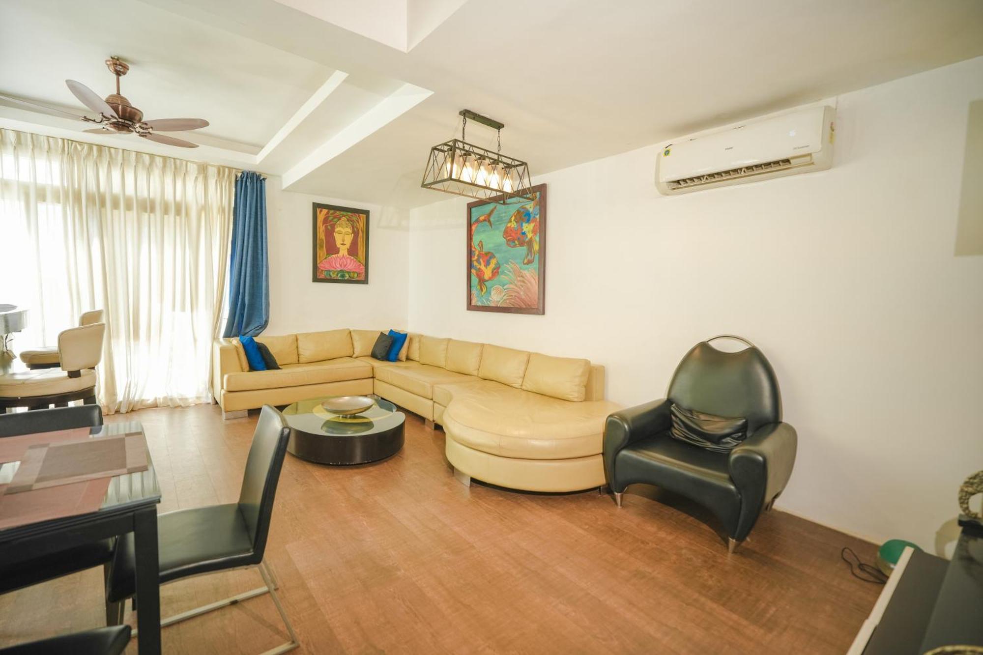M Jia: Beachside Pool With Free Breakfast Candolim
