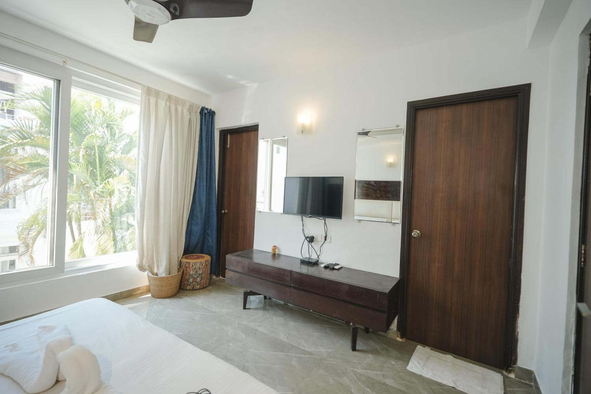 M Jia: Beachside Pool With Free Breakfast * Candolim
