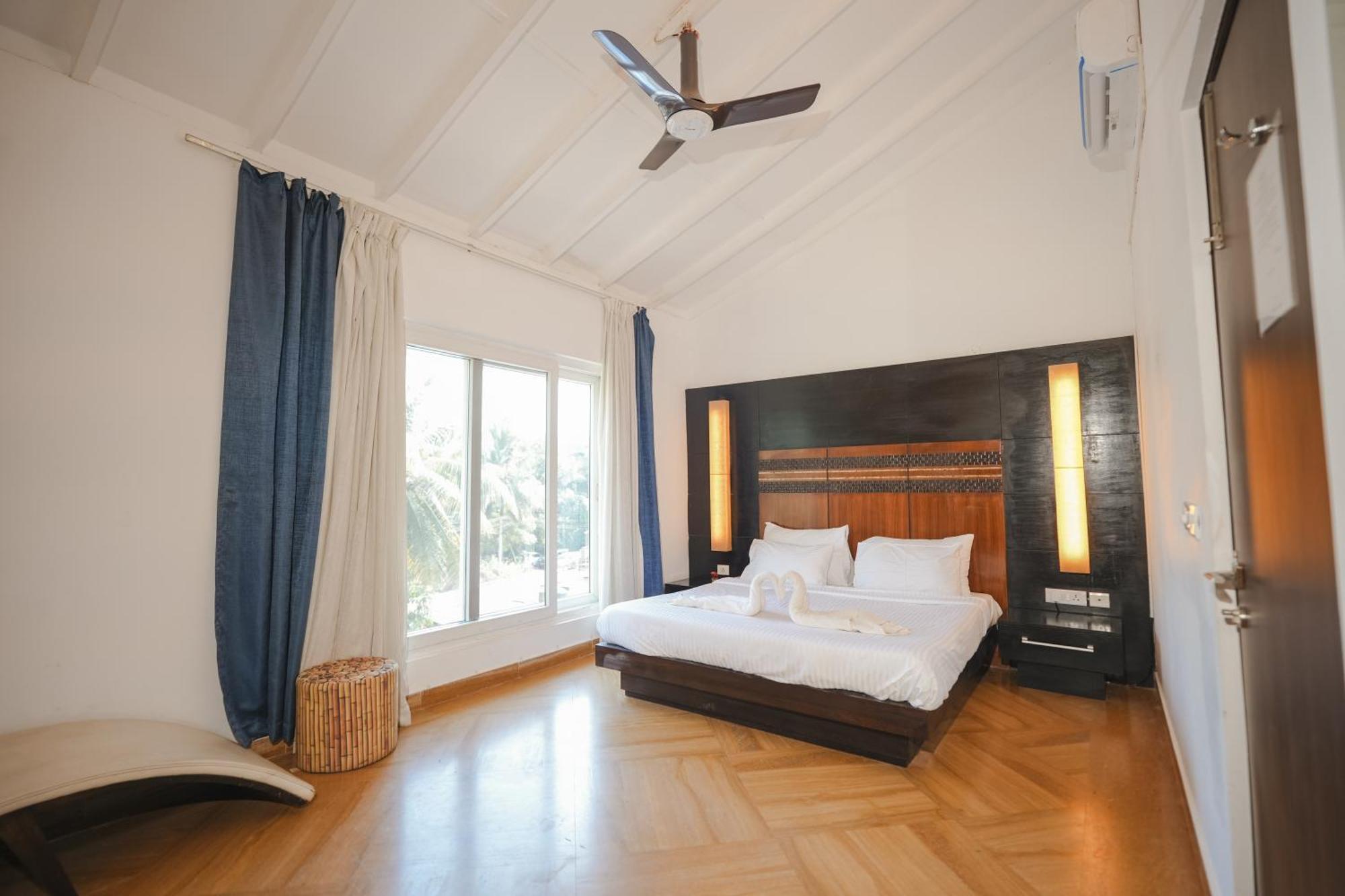 Villa M Jia: Beachside Pool With Free Breakfast