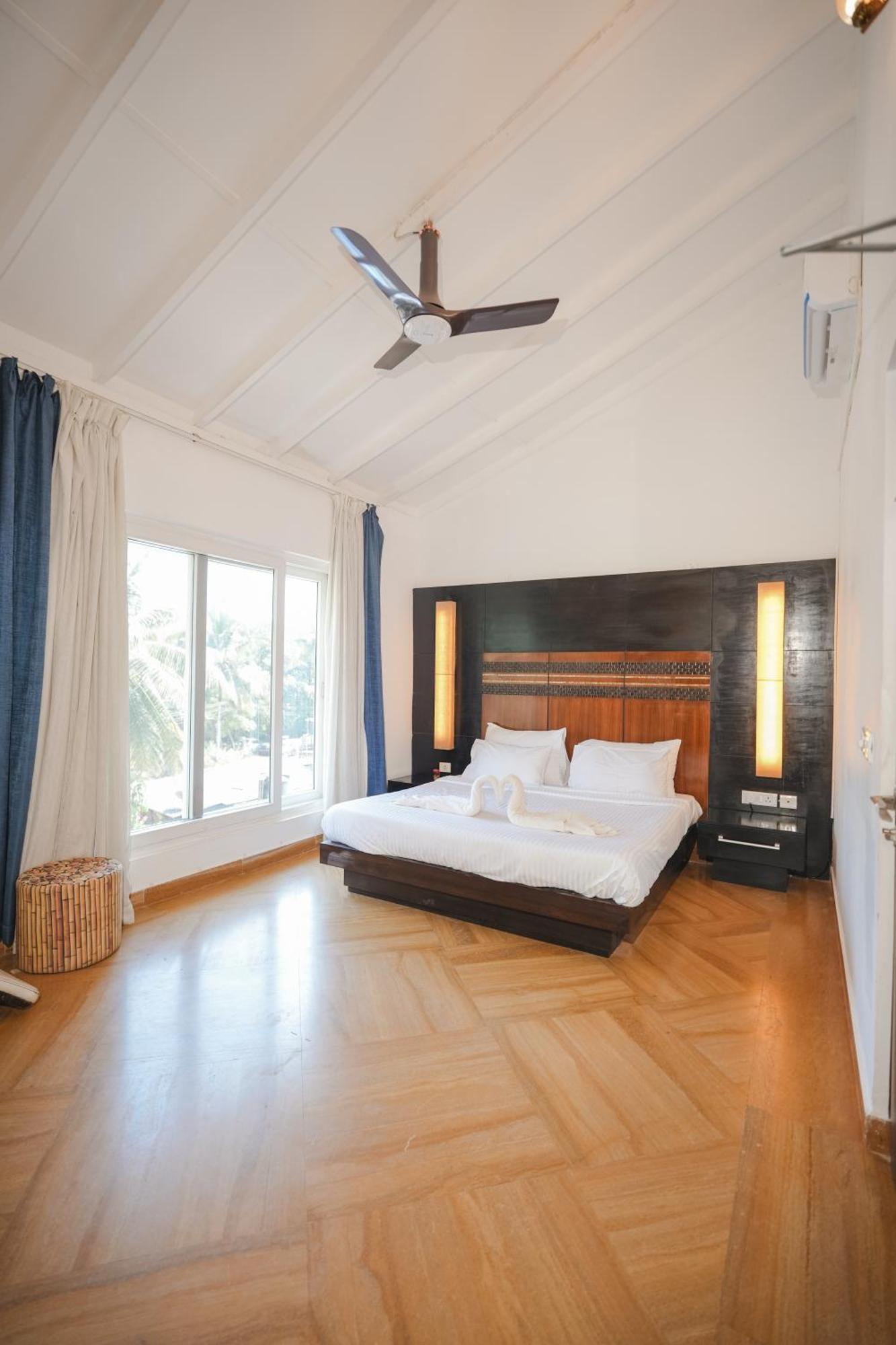 Villa M Jia: Beachside Pool With Free Breakfast *