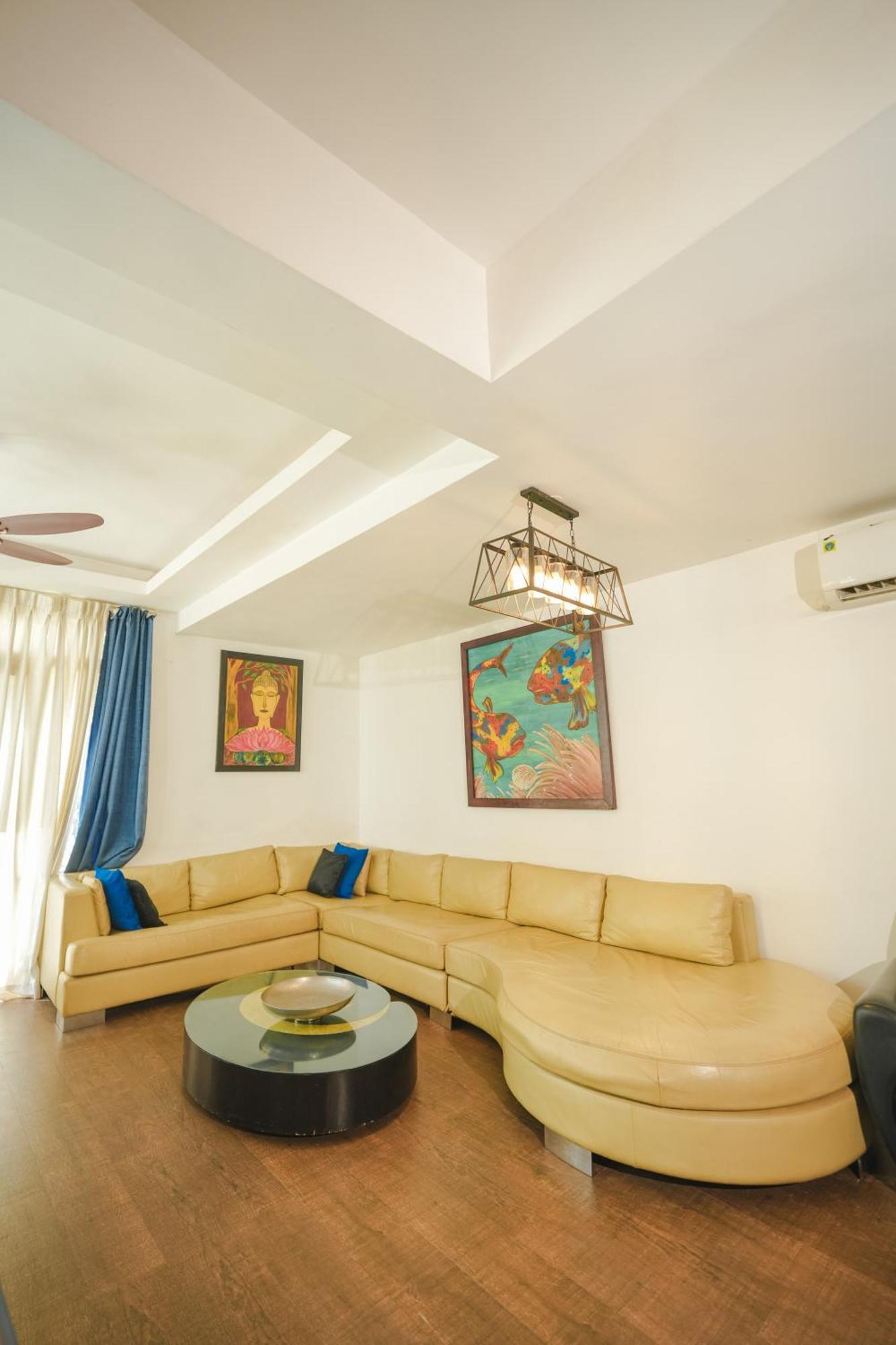 M Jia: Beachside Pool With Free Breakfast * Candolim