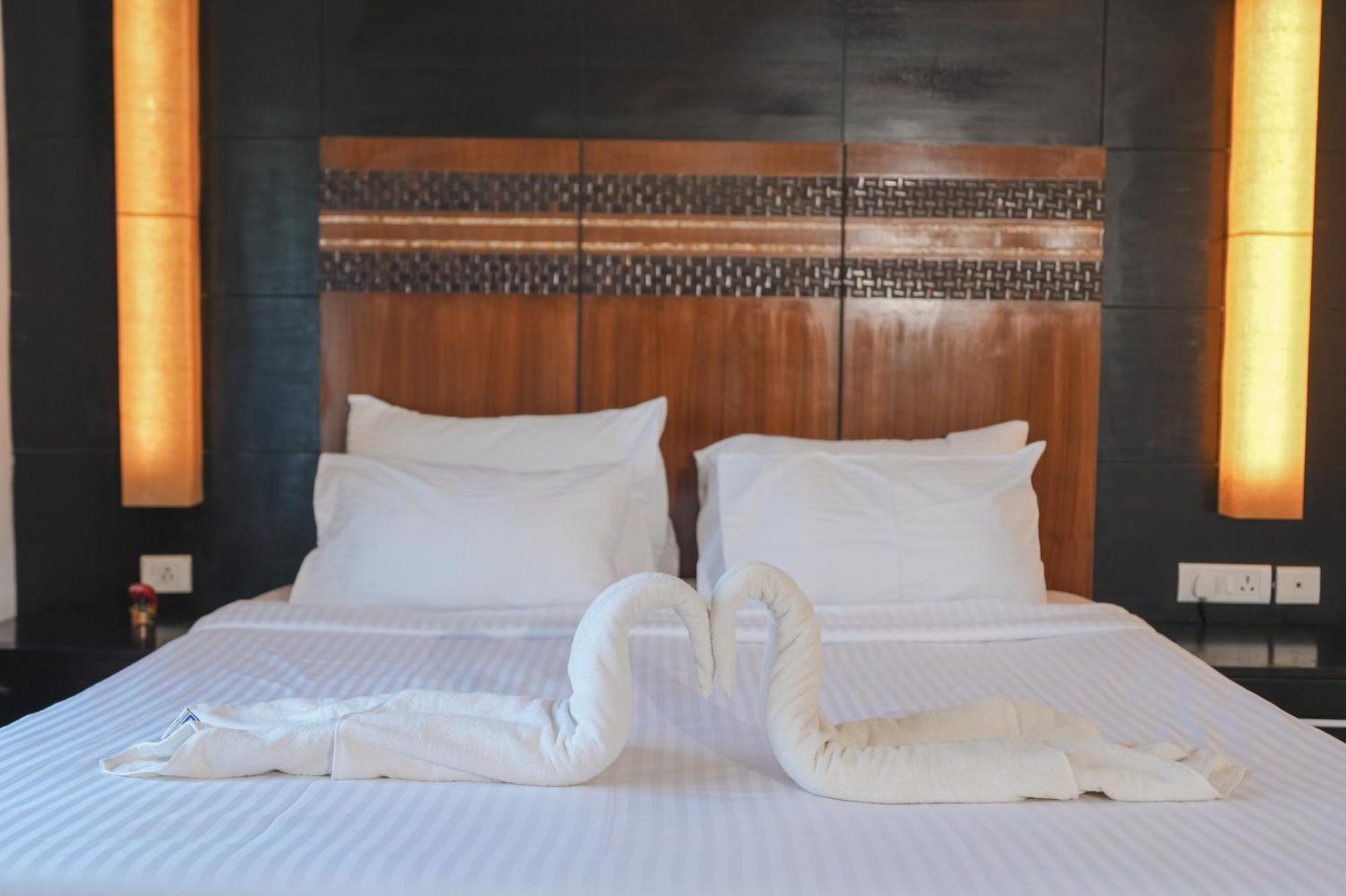 Villa M Jia: Beachside Pool With Free Breakfast