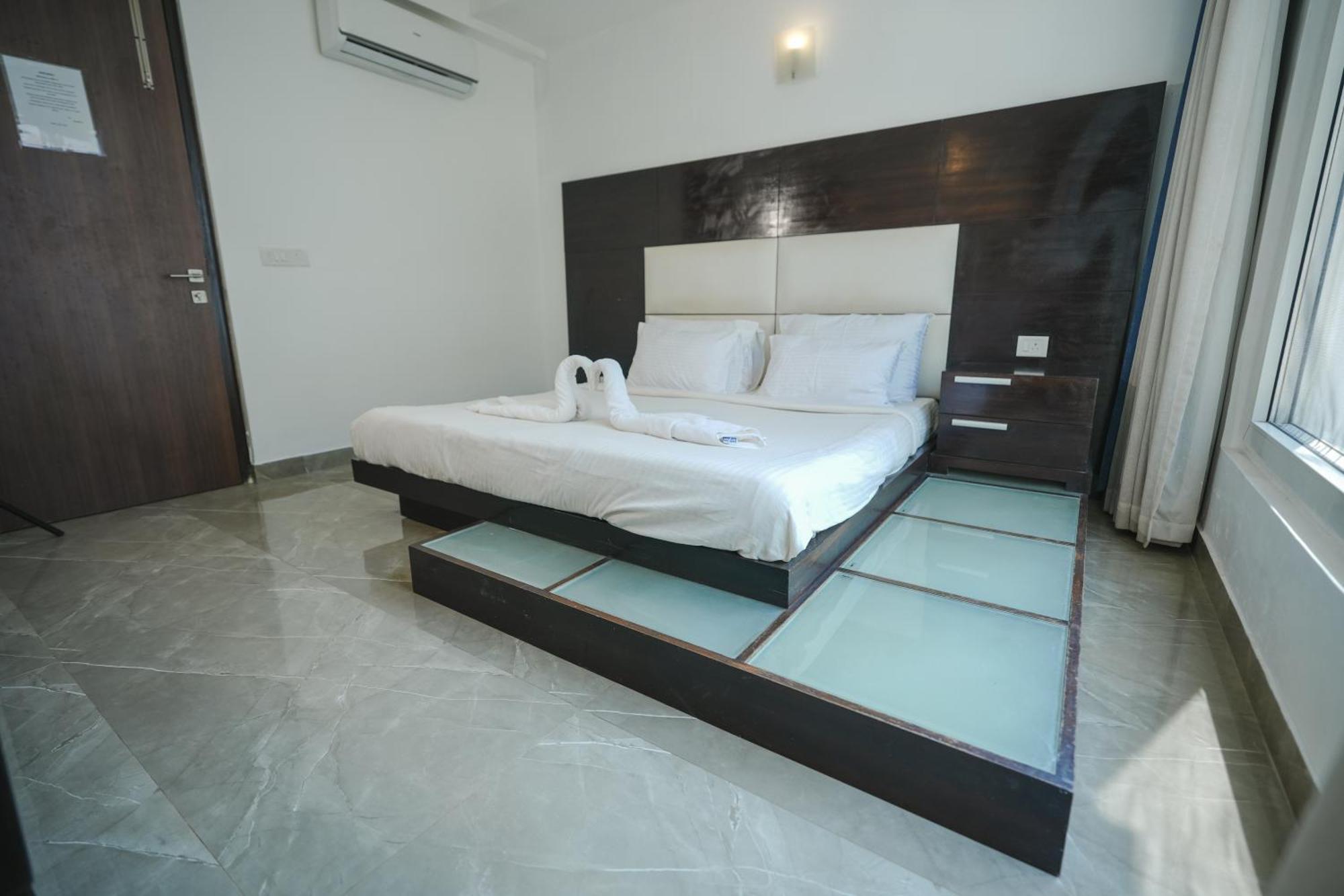 Villa M Jia: Beachside Pool With Free Breakfast