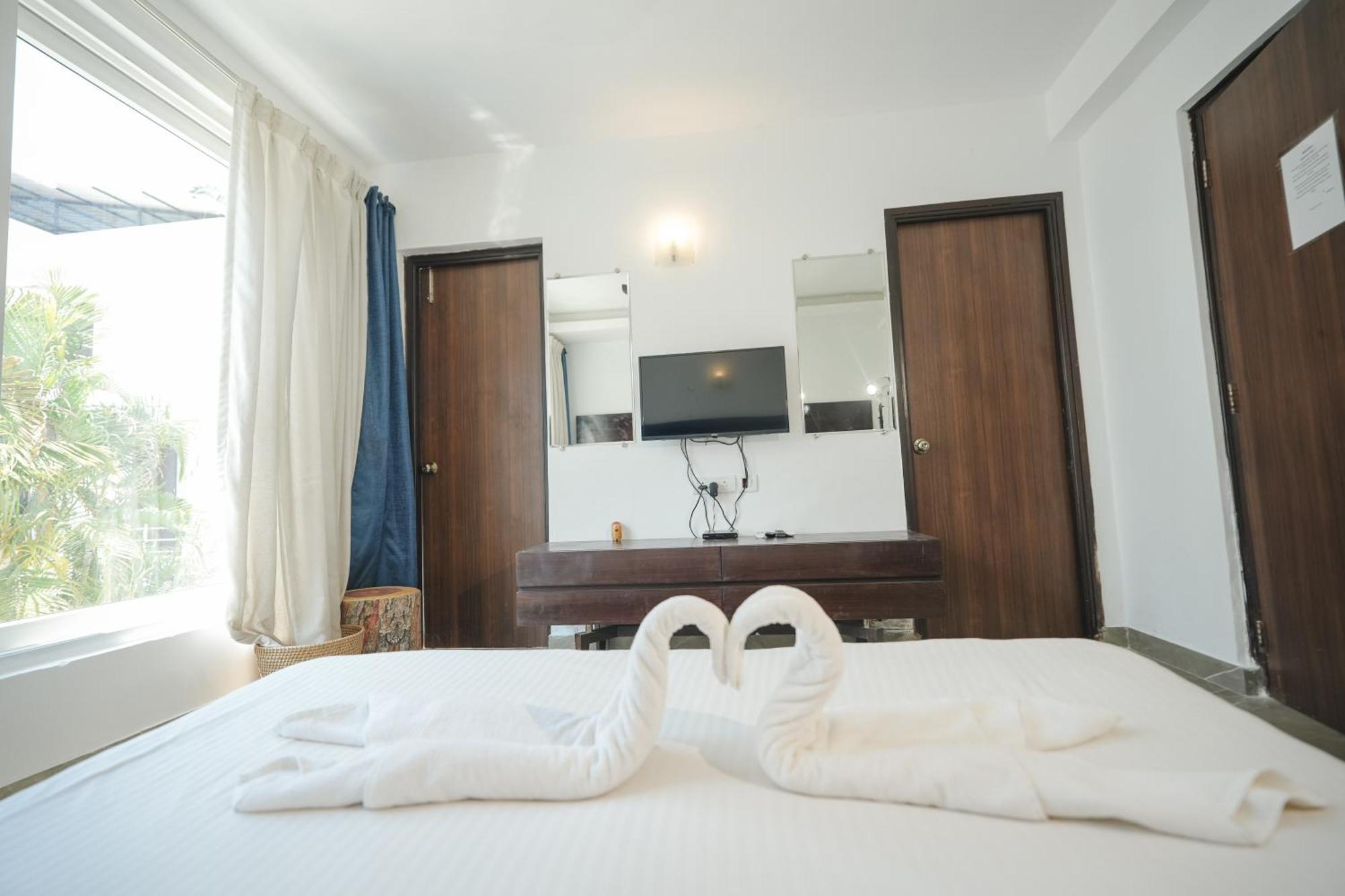 M Jia: Beachside Pool With Free Breakfast Villa