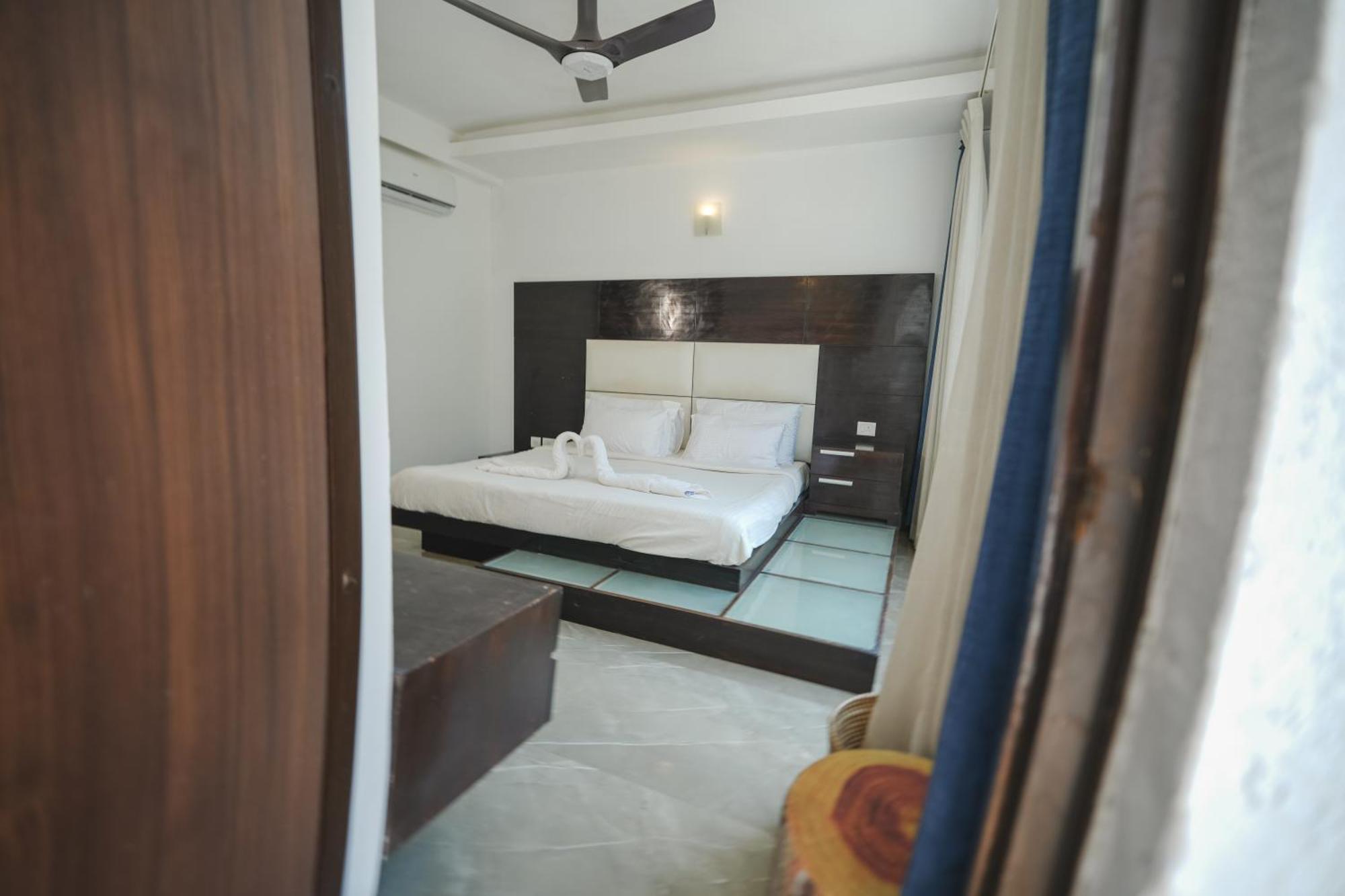 M Jia: Beachside Pool With Free Breakfast Villa *