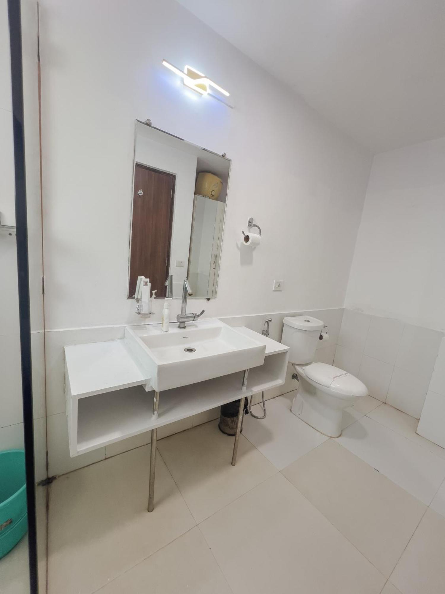 Villa M Jia: Beachside Pool With Free Breakfast Candolim